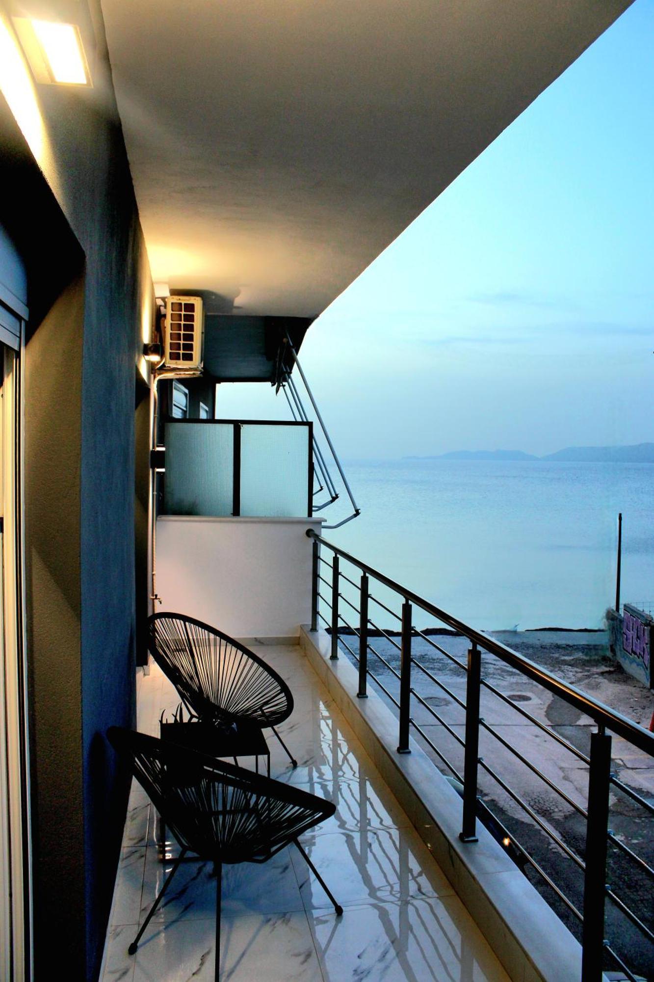Black & White Seaside House Kalamia Corinth Bagian luar foto