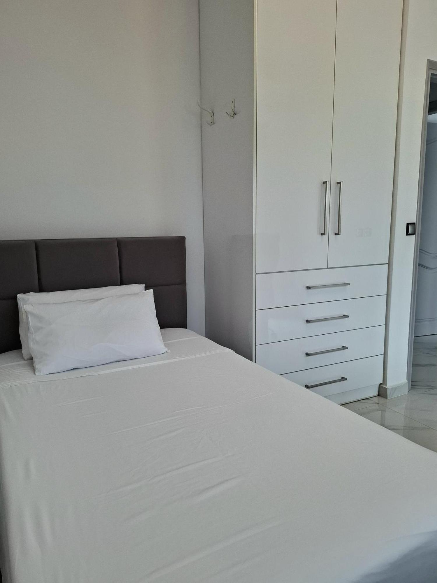 Black & White Seaside House Kalamia Corinth Bagian luar foto